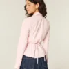 Bluse mit Spitzenbesatz und Knopfleiste