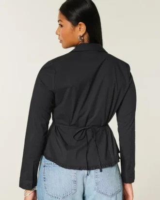 Bluse mit Spitzenbesatz und Knopfleiste