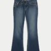 Bootcut-Jeans mit Gürtel und niedriger Leibhöhe in dunkler Waschung Bootcut-Jeans mit Gürtel und niedriger Leibhöhe in dunkler Waschung