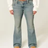 Bootcut-Jeans mit niedriger Leibhöhe, Butterfly-Stickerei und mittlerer Waschung Bootcut-Jeans mit niedriger Leibhöhe, Butterfly-Stickerei und mittlerer Waschung