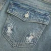 Bootcut-Jeans mit niedriger Leibhöhe, Butterfly-Stickerei und mittlerer Waschung Bootcut-Jeans mit niedriger Leibhöhe, Butterfly-Stickerei und mittlerer Waschung