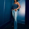 Bootcut-Jeans mit niedriger Leibhöhe, mittlerer Waschung und floraler Stickerei Bootcut-Jeans mit niedriger Leibhöhe, mittlerer Waschung und floraler Stickerei
