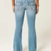 Bootcut-Jeans mit niedriger Leibhöhe, mittlerer Waschung und floraler Stickerei Bootcut-Jeans mit niedriger Leibhöhe, mittlerer Waschung und floraler Stickerei