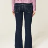 Bootcut-Jeans mit niedriger Leibhöhe und dunkler Waschung Bootcut-Jeans mit niedriger Leibhöhe und dunkler Waschung
