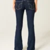 Bootcut-Jeans mit niedriger Leibhöhe und dunkler Waschung Bootcut-Jeans mit niedriger Leibhöhe und dunkler Waschung