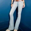 Bootcut-Jeans mit niedriger Leibhöhe und heller Waschung Bootcut-Jeans mit niedriger Leibhöhe und heller Waschung