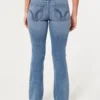 Bootcut-Jeans mit niedriger Leibhöhe und mittlerer Waschung Bootcut-Jeans mit niedriger Leibhöhe und mittlerer Waschung