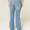 Bootcut-Jeans mit niedriger Leibhöhe und mittlerer Waschung Bootcut-Jeans mit niedriger Leibhöhe und mittlerer Waschung