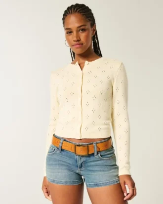 Cardigan mit Ösen und Rundhalsausschnitt