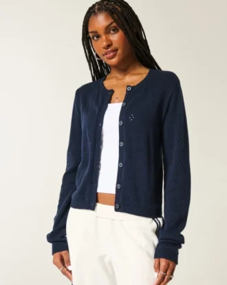 Cardigan mit Ösen und Rundhalsausschnitt
