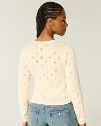 Cardigan mit Ösen und Rundhalsausschnitt