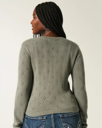 Cardigan mit Ösen und Rundhalsausschnitt