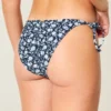Cheeky-Bikiniunterteil mit seitlichen Bändern im Häkelstil
