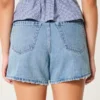 Curvy High-Rise Relaxed Denim Shorts in mittlerer Waschung, 5″ Curvy High-Rise Relaxed Denim Shorts in mittlerer Waschung, 5″