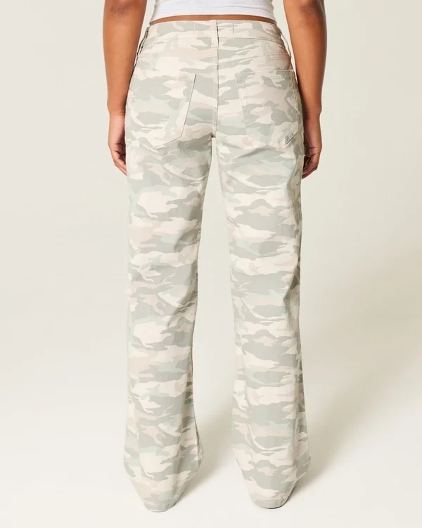 Curvy Low-Rise Y2K Camo Baggy Jeans Curvy Low-Rise Y2K Camo Baggy Jeans