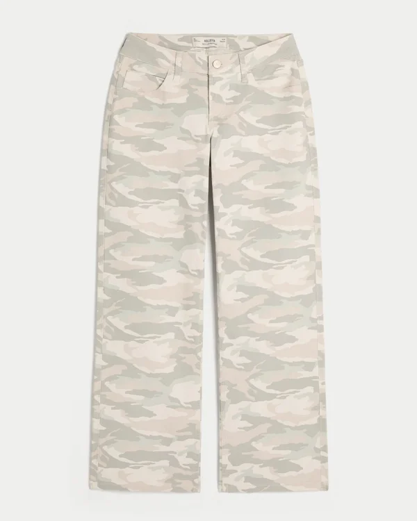 Curvy Low-Rise Y2K Camo Baggy Jeans Curvy Low-Rise Y2K Camo Baggy Jeans