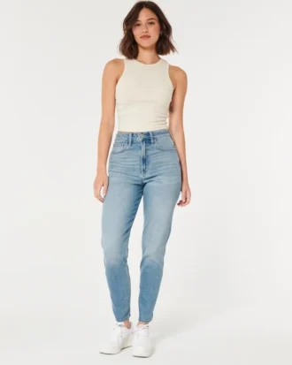 Curvy Ultra High-Rise Mom Jeans in mittlerer Waschung Curvy Ultra High-Rise Mom Jeans in mittlerer Waschung