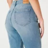 Curvy Ultra High-Rise Mom Jeans in mittlerer Waschung Curvy Ultra High-Rise Mom Jeans in mittlerer Waschung