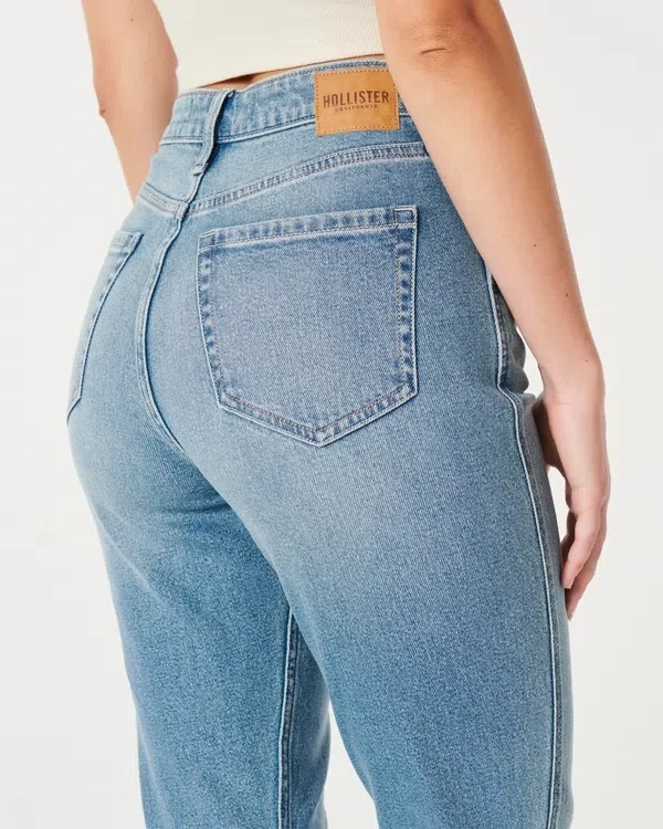 Curvy Ultra High-Rise Mom Jeans in mittlerer Waschung Curvy Ultra High-Rise Mom Jeans in mittlerer Waschung