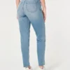 Curvy Ultra High-Rise Mom Jeans in mittlerer Waschung Curvy Ultra High-Rise Mom Jeans in mittlerer Waschung