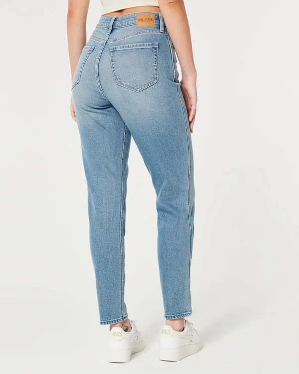 Curvy Ultra High-Rise Mom Jeans in mittlerer Waschung Curvy Ultra High-Rise Mom Jeans in mittlerer Waschung