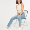 Curvy Ultra High-Rise Mom Jeans in mittlerer Waschung Curvy Ultra High-Rise Mom Jeans in mittlerer Waschung