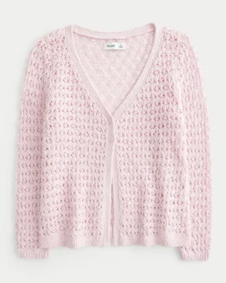 Dreiviertelärmelige Strickjacke im Häkelstil