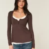 Einfach zu bindendes Henley-Babydoll-Oberteil Einfach zu bindendes Henley-Babydoll-Oberteil