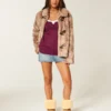 Einfach zu bindendes Henley-Babydoll-Oberteil Einfach zu bindendes Henley-Babydoll-Oberteil