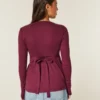 Einfach zu bindendes Henley-Babydoll-Oberteil Einfach zu bindendes Henley-Babydoll-Oberteil