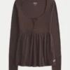 Einfach zu bindendes Henley-Babydoll-Oberteil Einfach zu bindendes Henley-Babydoll-Oberteil