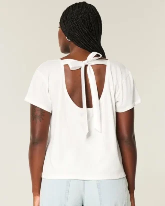 Einfaches T-Shirt mit Herz-Grafik und Schleifenverschluss am Rücken