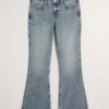 Flare-Jeans mit niedriger Leibhöhe und mittlerer Waschung Flare-Jeans mit niedriger Leibhöhe und mittlerer Waschung