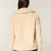 Gemütliche Jacke mit Knebelverschluss Gemütliche Jacke mit Knebelverschluss