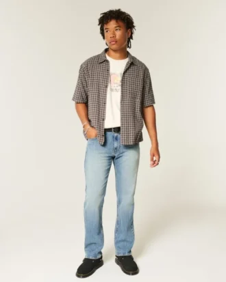 Gerade geschnittene Jeans in mittlerer Waschung