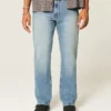 Gerade geschnittene Jeans in mittlerer Waschung Gerade geschnittene Jeans in mittlerer Waschung