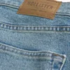 Gerade geschnittene Jeans in mittlerer Waschung Gerade geschnittene Jeans in mittlerer Waschung