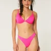 Gerippte Bikinihose mit hohem Beinausschnitt und V-förmigem Bund