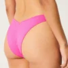 Gerippte Bikinihose mit hohem Beinausschnitt und V-förmigem Bund