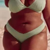 Gerippte Cheekiest-Bikinihose mit hohem Beinausschnitt
