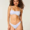 Geripptes Bikini-Oberteil mit Rundhalsausschnitt Geripptes Bikini-Oberteil mit Rundhalsausschnitt