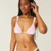 Gesmoktes Triangel-Bikini-Oberteil mit überkreuzten Trägern Gesmoktes Triangel-Bikini-Oberteil mit überkreuzten Trägern