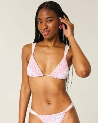Gesmoktes Triangel-Bikini-Oberteil mit überkreuzten Trägern