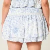 Gestaffelte Mini-Skort mit Smokarbeit
