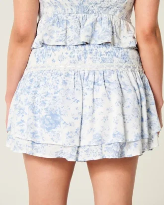 Gestaffelte Mini-Skort mit Smokarbeit