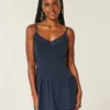 Gestaffeltes Strick-Minikleid Gestaffeltes Strick-Minikleid