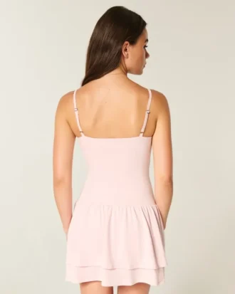 Gestaffeltes Strick-Minikleid