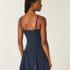 Gestaffeltes Strick-Minikleid Gestaffeltes Strick-Minikleid
