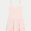 Gestaffeltes Strick-Minikleid Gestaffeltes Strick-Minikleid