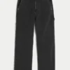 Gewaschene schwarze Baggy-Jeans im Painter-Stil Gewaschene schwarze Baggy-Jeans im Painter-Stil